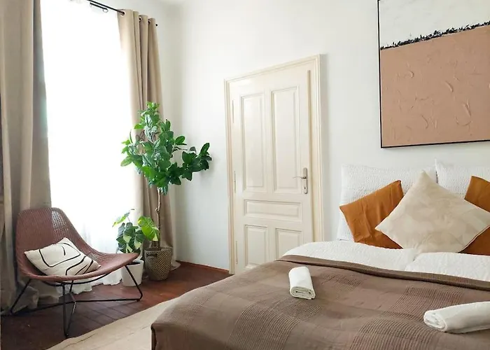 Big Garden Apartment, 10 Minutes To U4 And U6 Апартаменти
