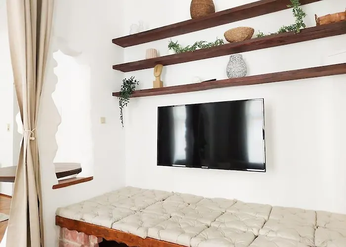 Апартаменти Big Garden Apartment, 10 Minutes To U4 And U6