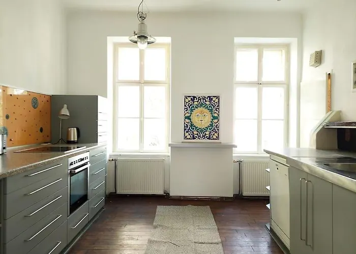 Big Garden Apartment, 10 Minutes To U4 And U6 Апартаменти *