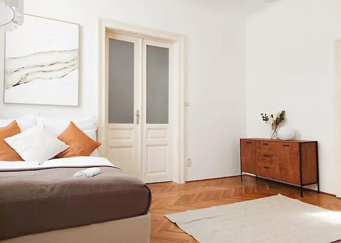 Big Garden Apartment, 10 Minutes To U4 And U6