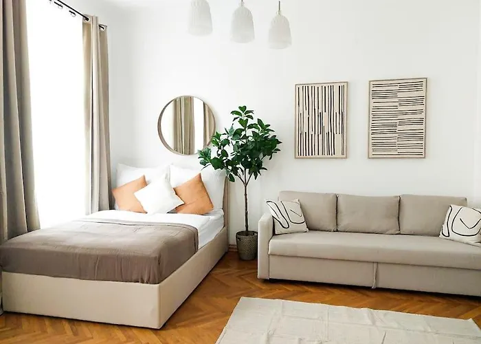 Big Garden Apartment, 10 Minutes To U4 And U6 Апартаменти *