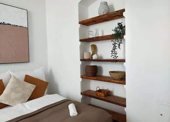 Апартаменти Big Garden Apartment, 10 Minutes To U4 And U6