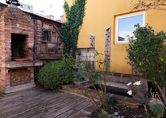 Апартаменти Big Garden Apartment, 10 Minutes To U4 And U6 *