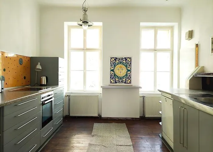 Big Garden Apartment, 10 Minutes To U4 And U6 *